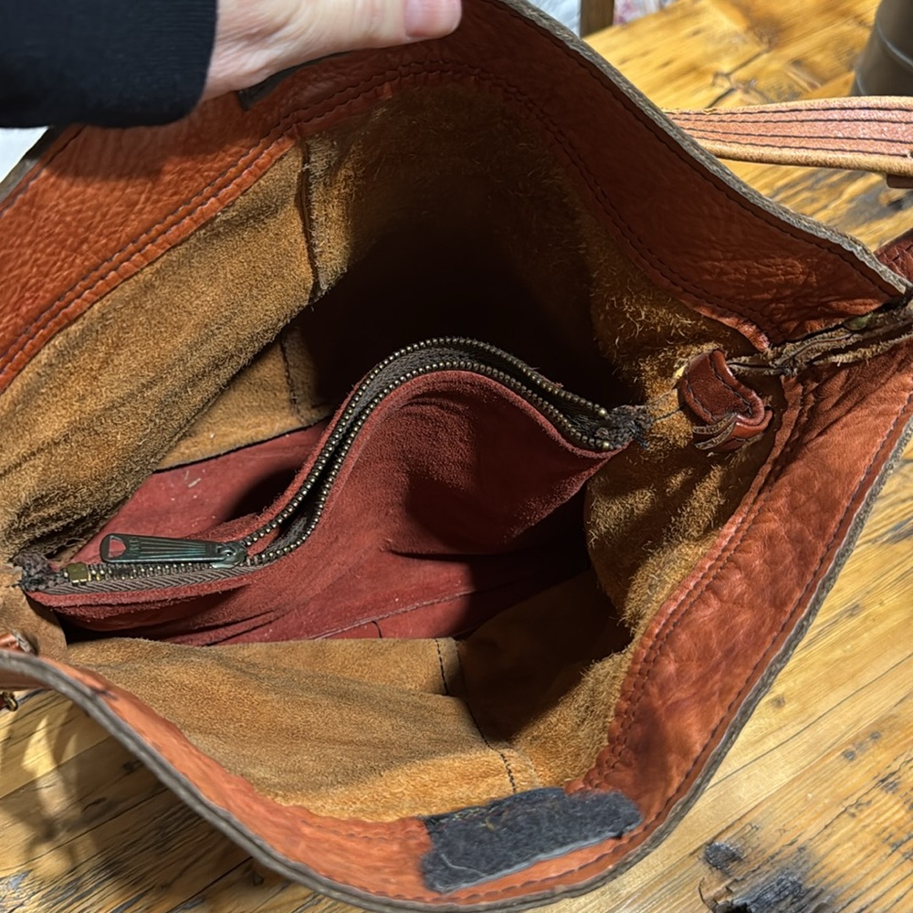 FRYE VINTAGE BROKEN IN FRYE COGNAC TOTE - Picture 5 of 12